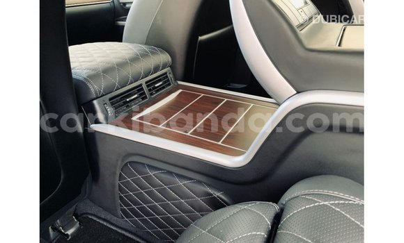 Acheter Import Voiture Toyota Land Cruiser Noir à Import - Dubai, Ouganda Acheter Import Voiture Toyota Land Cruiser Noir à Import - Dubai, Ouganda
