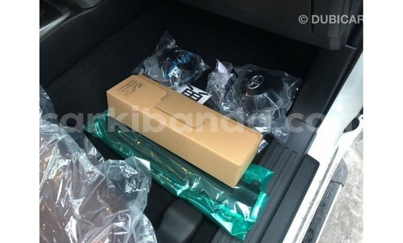 Acheter Import Voiture Toyota 4Runner Blanc à Import - Dubai, Ouganda Acheter Import Voiture Toyota 4Runner Blanc à Import - Dubai, Ouganda