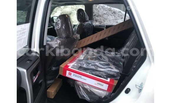 Acheter Import Voiture Toyota 4Runner Blanc à Import - Dubai, Ouganda Acheter Import Voiture Toyota 4Runner Blanc à Import - Dubai, Ouganda