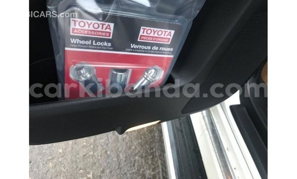 Acheter Import Voiture Toyota 4Runner Blanc à Import - Dubai, Ouganda Acheter Import Voiture Toyota 4Runner Blanc à Import - Dubai, Ouganda