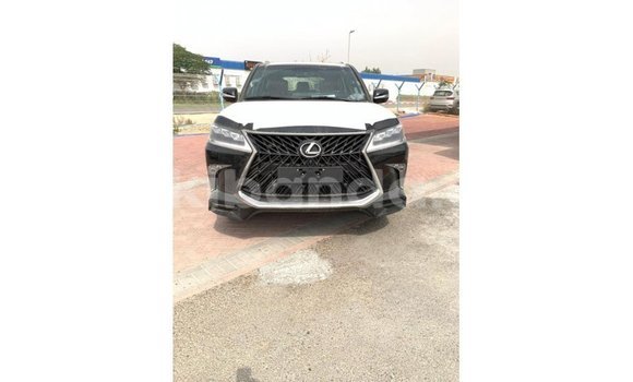 Nunua Imported Lexus LX Nyeusi Gari ndani ya Import - Dubai nchini Uganda Nunua Imported Lexus LX Nyeusi Gari ndani ya Import - Dubai nchini Uganda