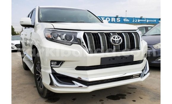 Acheter Import Voiture Toyota Prado Blanc à Import - Dubai, Ouganda Acheter Import Voiture Toyota Prado Blanc à Import - Dubai, Ouganda