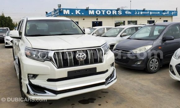 Acheter Import Voiture Toyota Prado Blanc à Import - Dubai, Ouganda Acheter Import Voiture Toyota Prado Blanc à Import - Dubai, Ouganda