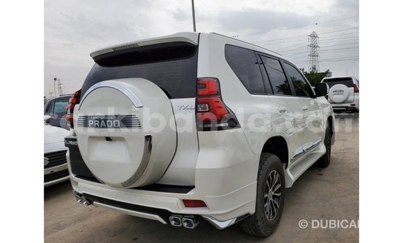 Acheter Import Voiture Toyota Prado Blanc à Import - Dubai, Ouganda Acheter Import Voiture Toyota Prado Blanc à Import - Dubai, Ouganda
