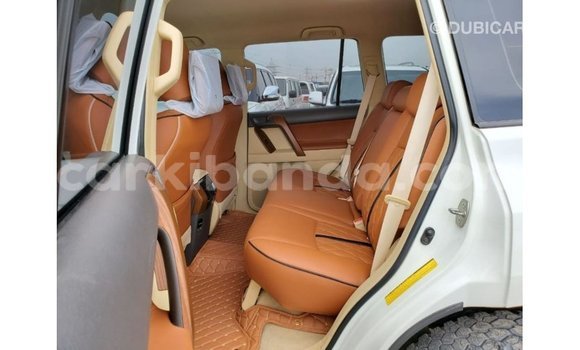 Acheter Import Voiture Toyota Prado Blanc à Import - Dubai, Ouganda Acheter Import Voiture Toyota Prado Blanc à Import - Dubai, Ouganda