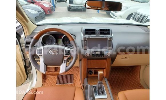 Acheter Import Voiture Toyota Prado Blanc à Import - Dubai, Ouganda Acheter Import Voiture Toyota Prado Blanc à Import - Dubai, Ouganda