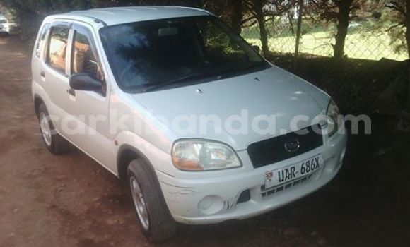 Buy Used Suzuki Swift White Car in Arua in Uganda