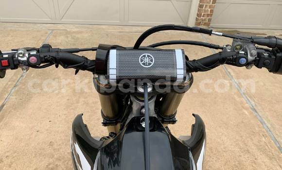 Nunua Ilio tumika Yamaha YZ450F Nyeusi Bike ndani ya Kampala nchini Uganda Nunua Ilio tumika Yamaha YZ450F Nyeusi Bike ndani ya Kampala nchini Uganda