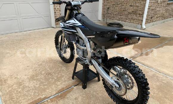 Nunua Ilio tumika Yamaha YZ450F Nyeusi Bike ndani ya Kampala nchini Uganda Nunua Ilio tumika Yamaha YZ450F Nyeusi Bike ndani ya Kampala nchini Uganda