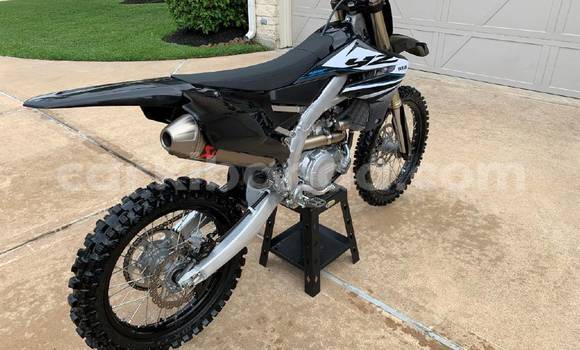 Nunua Ilio tumika Yamaha YZ450F Nyeusi Bike ndani ya Kampala nchini Uganda Nunua Ilio tumika Yamaha YZ450F Nyeusi Bike ndani ya Kampala nchini Uganda
