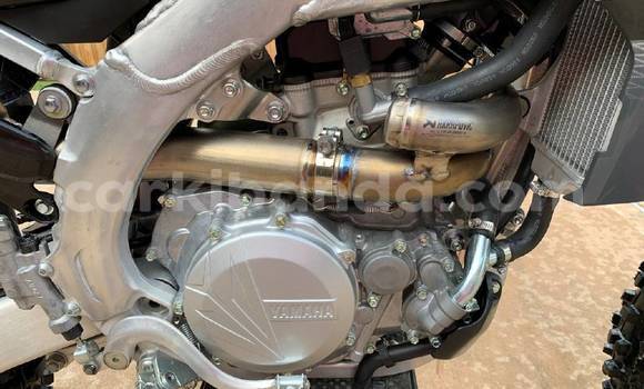 Nunua Ilio tumika Yamaha YZ450F Nyeusi Bike ndani ya Kampala nchini Uganda Nunua Ilio tumika Yamaha YZ450F Nyeusi Bike ndani ya Kampala nchini Uganda