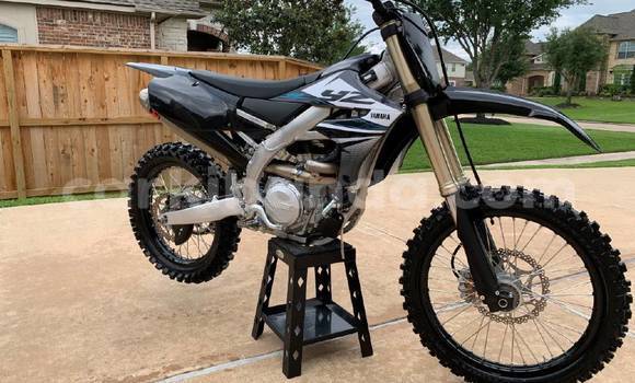 Nunua Ilio tumika Yamaha YZ450F Nyeusi Bike ndani ya Kampala nchini Uganda Nunua Ilio tumika Yamaha YZ450F Nyeusi Bike ndani ya Kampala nchini Uganda
