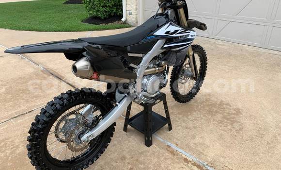 Nunua Ilio tumika Yamaha YZ450F Nyeusi Bike ndani ya Kampala nchini Uganda Nunua Ilio tumika Yamaha YZ450F Nyeusi Bike ndani ya Kampala nchini Uganda