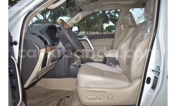 Acheter Import Voiture Toyota Prado Blanc à Import - Dubai, Ouganda Acheter Import Voiture Toyota Prado Blanc à Import - Dubai, Ouganda