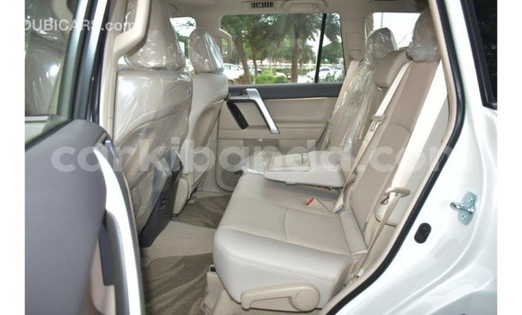 Acheter Import Voiture Toyota Prado Blanc à Import - Dubai, Ouganda Acheter Import Voiture Toyota Prado Blanc à Import - Dubai, Ouganda