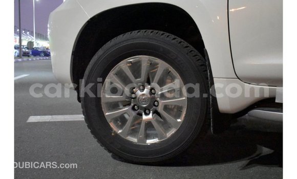 Acheter Import Voiture Toyota Prado Blanc à Import - Dubai, Ouganda Acheter Import Voiture Toyota Prado Blanc à Import - Dubai, Ouganda