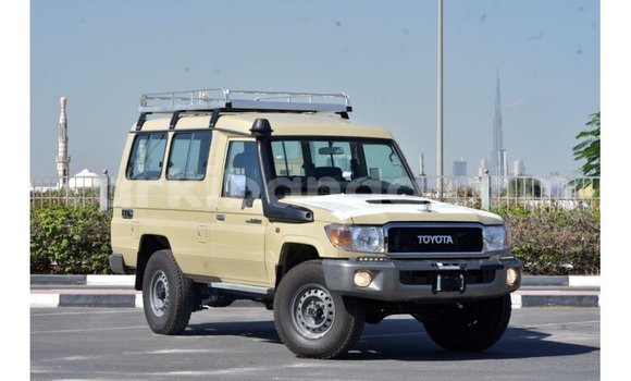 Acheter Import Voiture Toyota Land Cruiser Beige à Import - Dubai, Ouganda Acheter Import Voiture Toyota Land Cruiser Beige à Import - Dubai, Ouganda