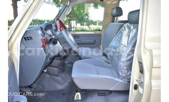 Acheter Import Voiture Toyota Land Cruiser Beige à Import - Dubai, Ouganda Acheter Import Voiture Toyota Land Cruiser Beige à Import - Dubai, Ouganda