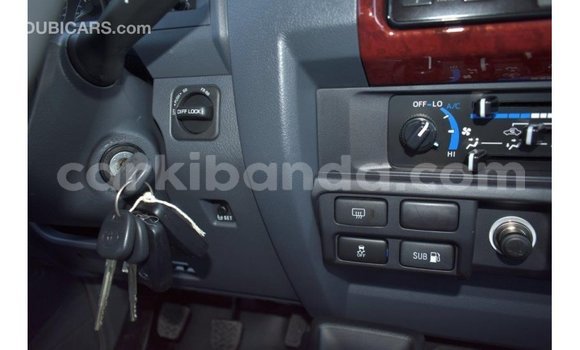 Acheter Import Voiture Toyota Land Cruiser Beige à Import - Dubai, Ouganda Acheter Import Voiture Toyota Land Cruiser Beige à Import - Dubai, Ouganda