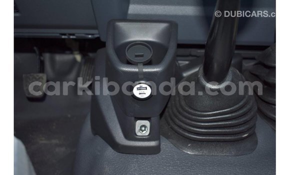 Acheter Import Voiture Toyota Land Cruiser Beige à Import - Dubai, Ouganda Acheter Import Voiture Toyota Land Cruiser Beige à Import - Dubai, Ouganda