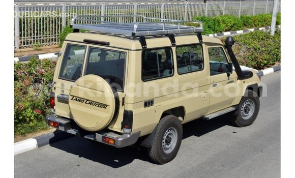 Acheter Import Voiture Toyota Land Cruiser Beige à Import - Dubai, Ouganda Acheter Import Voiture Toyota Land Cruiser Beige à Import - Dubai, Ouganda