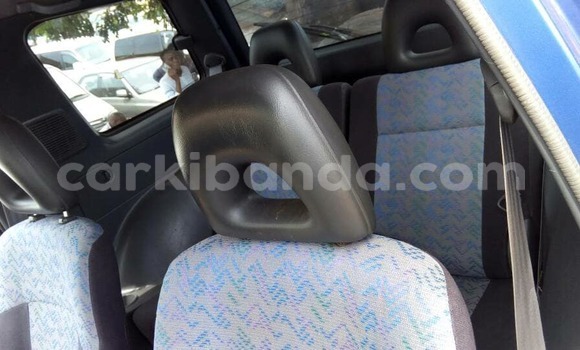 Gura Yakoze Toyota RAV4 Blue Imodoka i Kampala mu Uganda Gura Yakoze Toyota RAV4 Blue Imodoka i Kampala mu Uganda