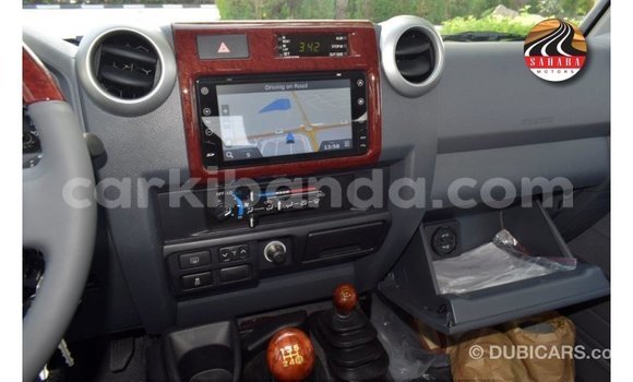 Acheter Import Voiture Toyota Land Cruiser Rouge à Import - Dubai, Ouganda Acheter Import Voiture Toyota Land Cruiser Rouge à Import - Dubai, Ouganda