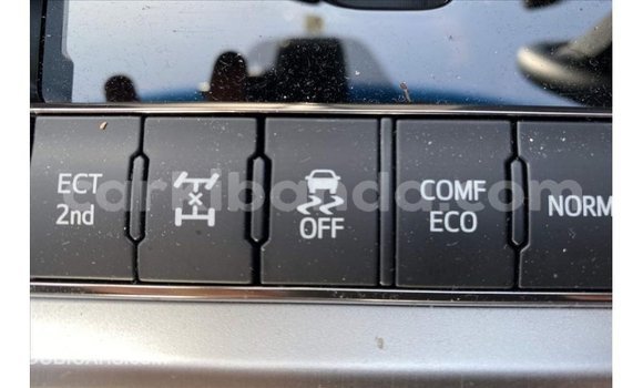 Gura Imported Toyota Land Cruiser Black Imodoka i Import - Dubai mu Uganda Gura Imported Toyota Land Cruiser Black Imodoka i Import - Dubai mu Uganda