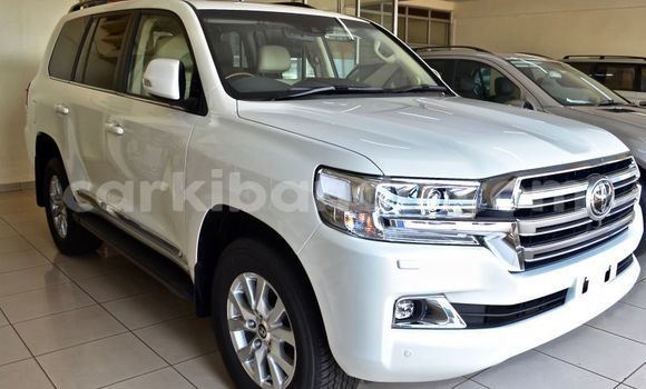 Buy New Toyota 4Runner White Car in Kampala in Uganda Buy New Toyota 4Runner White Car in Kampala in Uganda