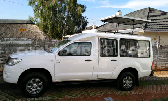 Buy Used Toyota Hilux White Car in Kampala in Uganda Buy Used Toyota Hilux White Car in Kampala in Uganda
