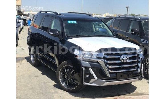 Nunua Imported Toyota Land Cruiser Nyeusi Gari ndani ya Import - Dubai nchini Uganda Nunua Imported Toyota Land Cruiser Nyeusi Gari ndani ya Import - Dubai nchini Uganda