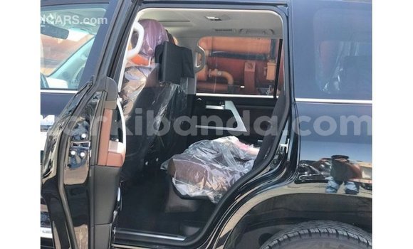 Nunua Imported Toyota Land Cruiser Nyeusi Gari ndani ya Import - Dubai nchini Uganda Nunua Imported Toyota Land Cruiser Nyeusi Gari ndani ya Import - Dubai nchini Uganda