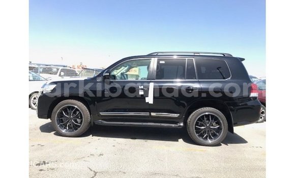Nunua Imported Toyota Land Cruiser Nyeusi Gari ndani ya Import - Dubai nchini Uganda Nunua Imported Toyota Land Cruiser Nyeusi Gari ndani ya Import - Dubai nchini Uganda