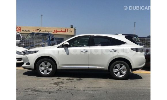 Nunua Imported Toyota Harrier Nyeupe Gari ndani ya Import - Dubai nchini Uganda Nunua Imported Toyota Harrier Nyeupe Gari ndani ya Import - Dubai nchini Uganda