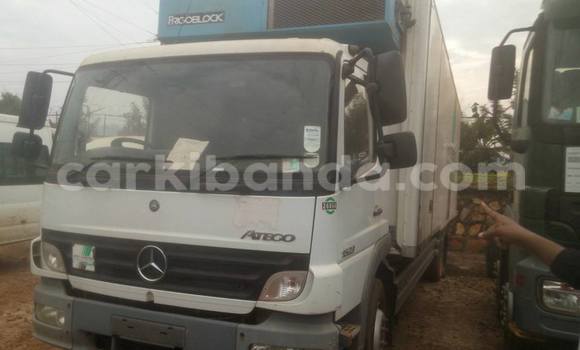 Nunua Ilio tumika Mercedes‒Benz 190 Nyeupe Gari ndani ya Arua nchini Uganda Nunua Ilio tumika Mercedes‒Benz 190 Nyeupe Gari ndani ya Arua nchini Uganda