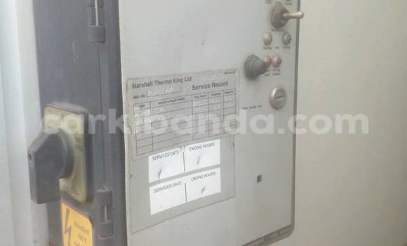 Nunua Ilio tumika Mercedes‒Benz 190 Nyeupe Gari ndani ya Arua nchini Uganda Nunua Ilio tumika Mercedes‒Benz 190 Nyeupe Gari ndani ya Arua nchini Uganda