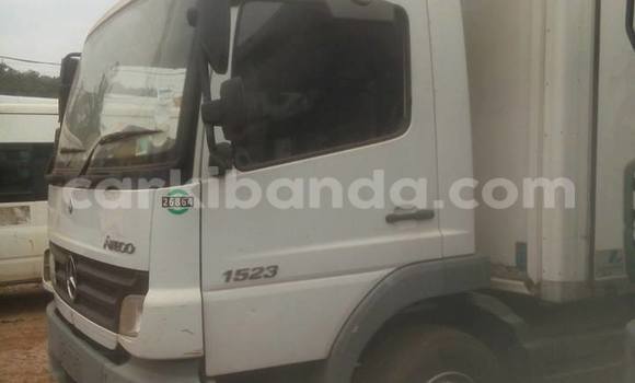 Nunua Ilio tumika Mercedes‒Benz 190 Nyeupe Gari ndani ya Arua nchini Uganda Nunua Ilio tumika Mercedes‒Benz 190 Nyeupe Gari ndani ya Arua nchini Uganda