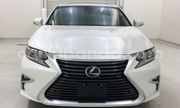 Buy Used Lexus ES 300 White Car in Mpondwe in Uganda Buy Used Lexus ES 300 White Car in Mpondwe in Uganda
