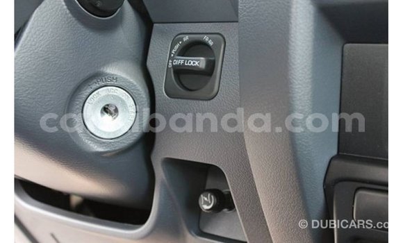 Acheter Import Voiture Toyota Land Cruiser Blanc à Import - Dubai, Ouganda Acheter Import Voiture Toyota Land Cruiser Blanc à Import - Dubai, Ouganda