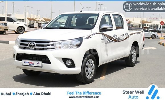 Nunua Imported Toyota Hilux Nyeupe Gari ndani ya Import - Dubai nchini Uganda Nunua Imported Toyota Hilux Nyeupe Gari ndani ya Import - Dubai nchini Uganda