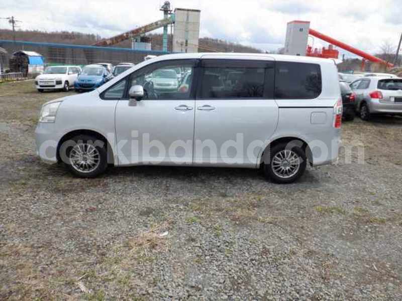 Big with watermark toyota noah uganda kampala 10162
