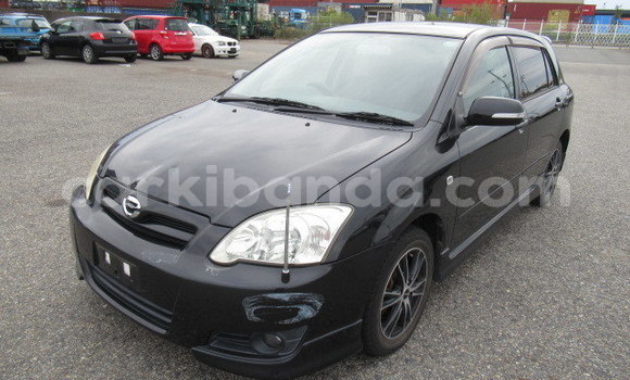 Gura Yakoze Toyota Runx Black Imodoka i Kampala mu Uganda Gura Yakoze Toyota Runx Black Imodoka i Kampala mu Uganda