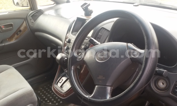 Gura Yakoze Toyota Harrier Silver Imodoka i Kampala mu Uganda Gura Yakoze Toyota Harrier Silver Imodoka i Kampala mu Uganda