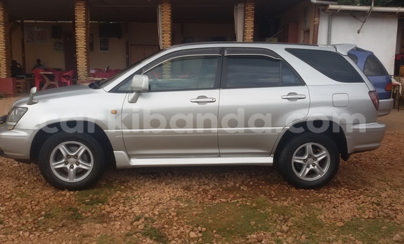 Gura Yakoze Toyota Harrier Silver Imodoka i Kampala mu Uganda Gura Yakoze Toyota Harrier Silver Imodoka i Kampala mu Uganda