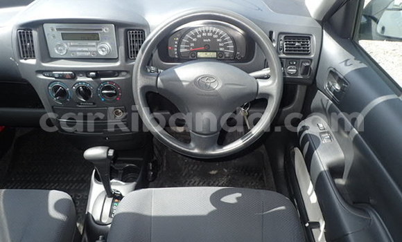 Gura Yakoze Toyota Probox White Imodoka i Kampala mu Uganda Gura Yakoze Toyota Probox White Imodoka i Kampala mu Uganda