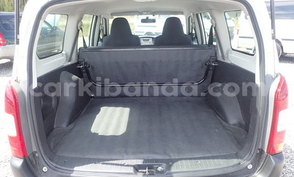 Gura Yakoze Toyota Probox White Imodoka i Kampala mu Uganda Gura Yakoze Toyota Probox White Imodoka i Kampala mu Uganda