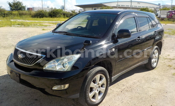 Nunua Ilio tumika Toyota Harrier Nyeusi Gari ndani ya Kampala nchini Uganda