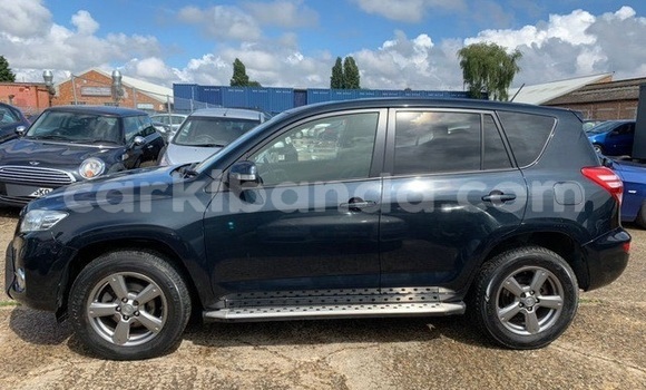Gura Yakoze Toyota RAV4 Beige Imodoka i Kampala mu Uganda Gura Yakoze Toyota RAV4 Beige Imodoka i Kampala mu Uganda