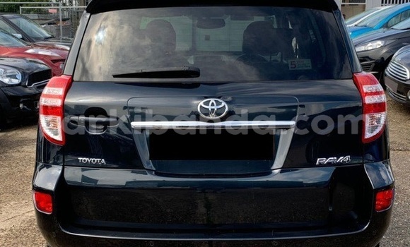 Gura Yakoze Toyota RAV4 Beige Imodoka i Kampala mu Uganda Gura Yakoze Toyota RAV4 Beige Imodoka i Kampala mu Uganda