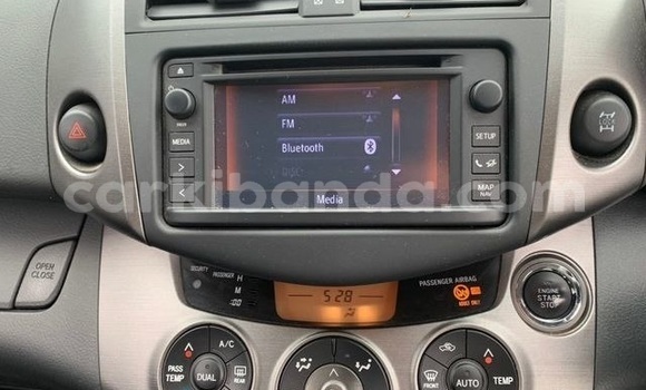 Gura Yakoze Toyota RAV4 Beige Imodoka i Kampala mu Uganda Gura Yakoze Toyota RAV4 Beige Imodoka i Kampala mu Uganda